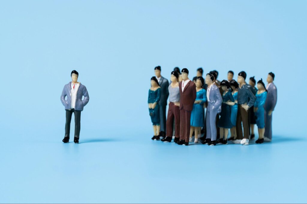 Illustration of a recruiter engaging with diverse job candidates across digital platforms, symbolizing positive candidate experience.